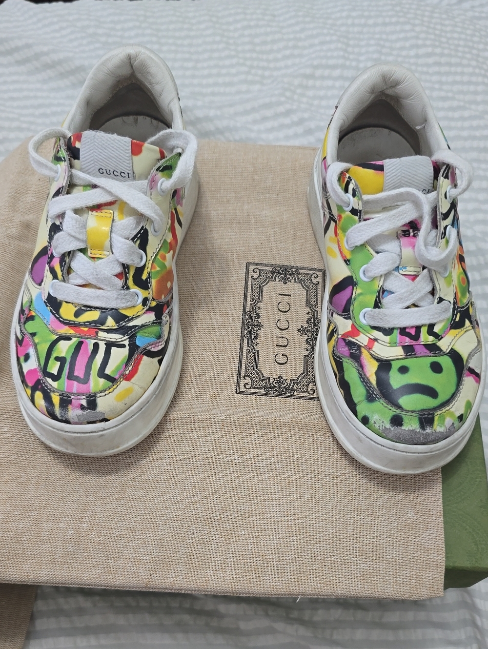 Gucci Kids White Sneakers with Multicolor Graffiti Print